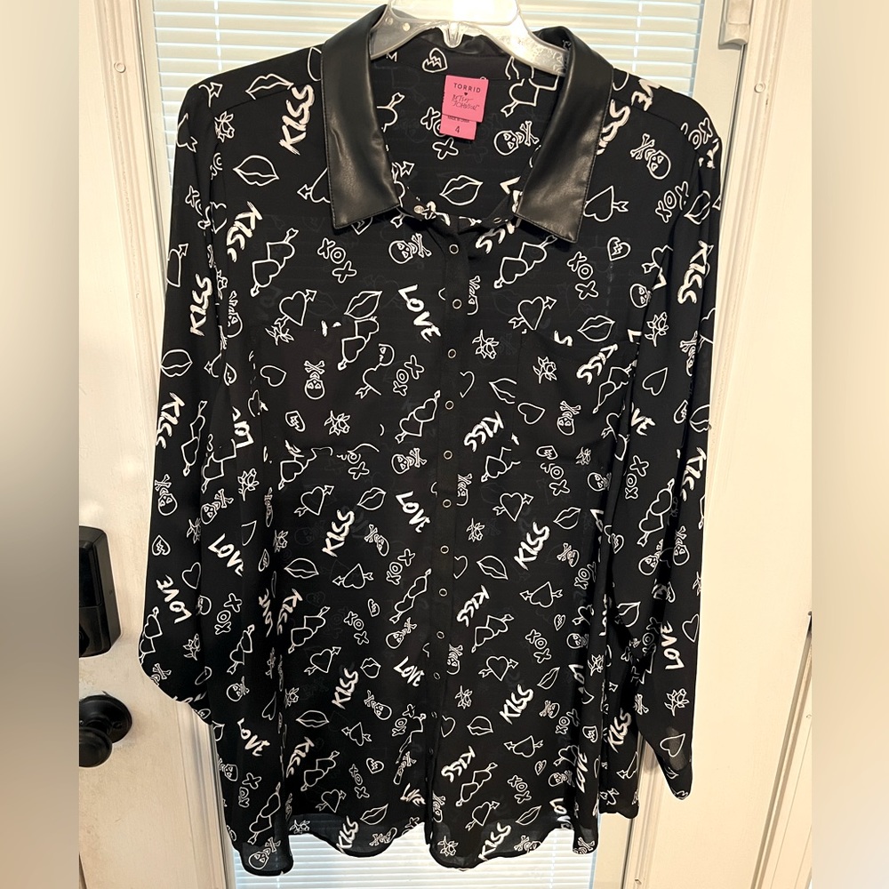 Torrid Betsey Johnson long sleeve snap print shirt